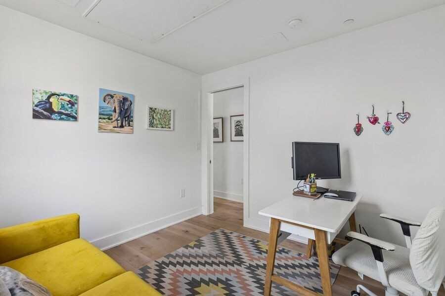 1012 Harvard St Nw #7 - Photo 4 of 27