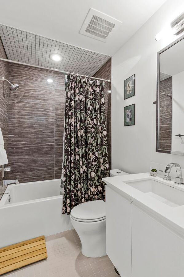 1012 Harvard St Nw #7 - Photo 5 of 27