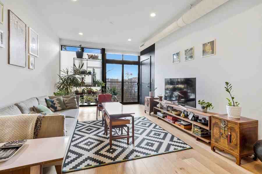 1012 Harvard St Nw #7 - Photo 3 of 27