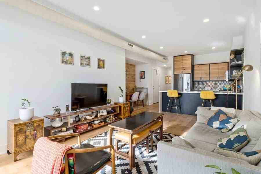 1012 Harvard St Nw #7 - Photo 5 of 27