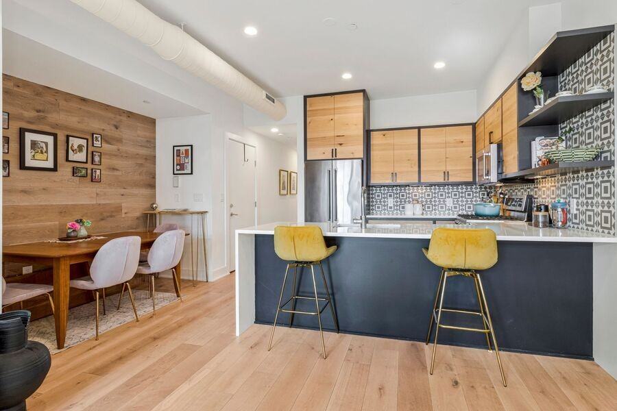 1012 Harvard St Nw #7 - Photo 7 of 27