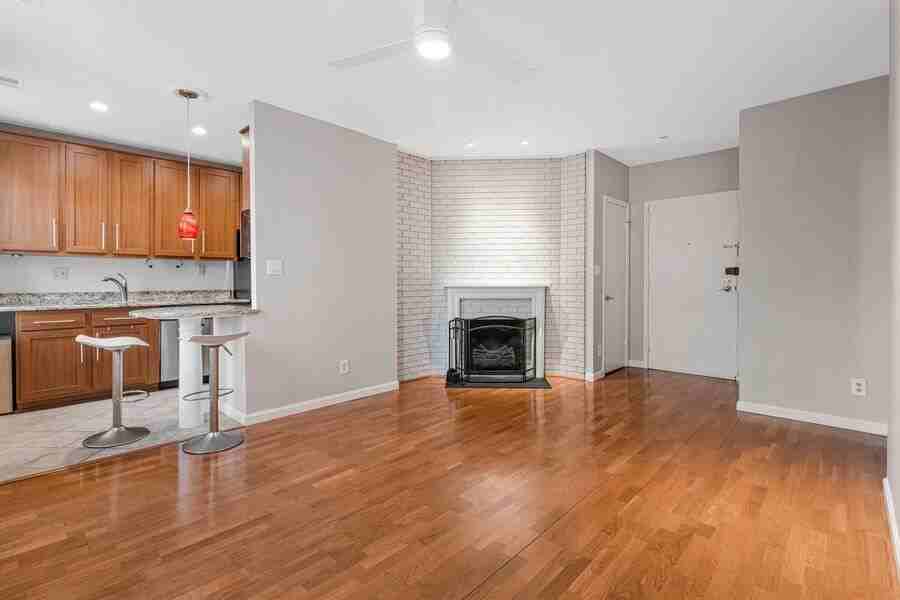 2001 16th St Nw #302 - Photo 2 of 27