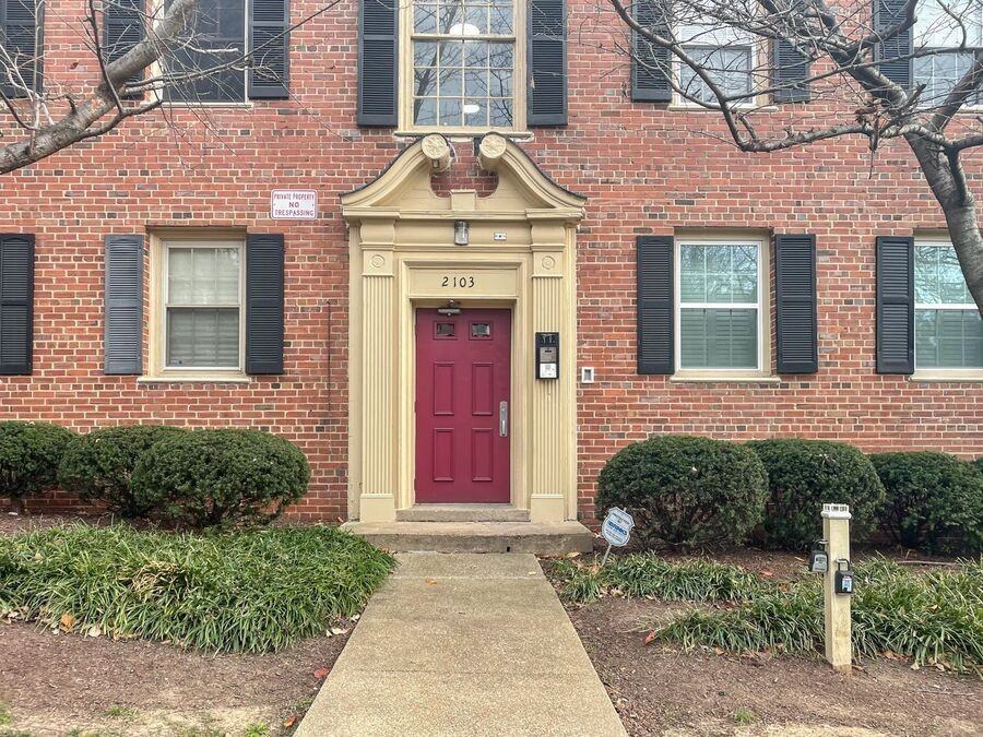 2103 Suitland Ter Se #201 - Photo 2 of 33