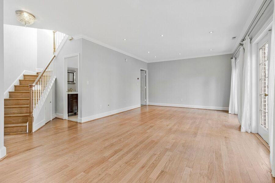 4305 Massachusetts Ave Nw - Photo 6 of 26