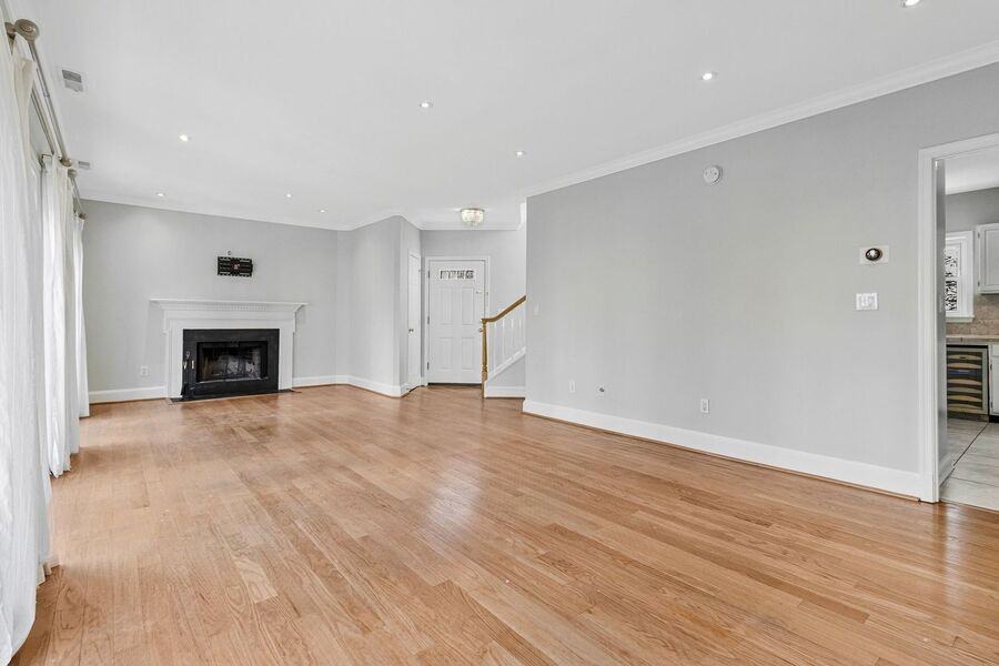 4305 Massachusetts Ave Nw - Photo 7 of 26