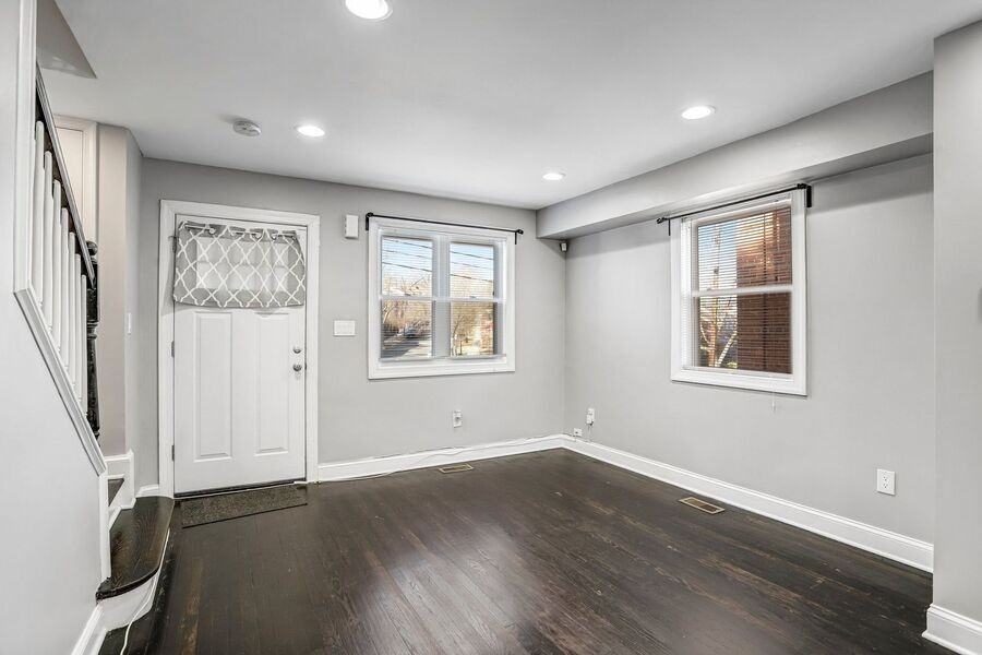 812 Burns St Se - Photo 3 of 50