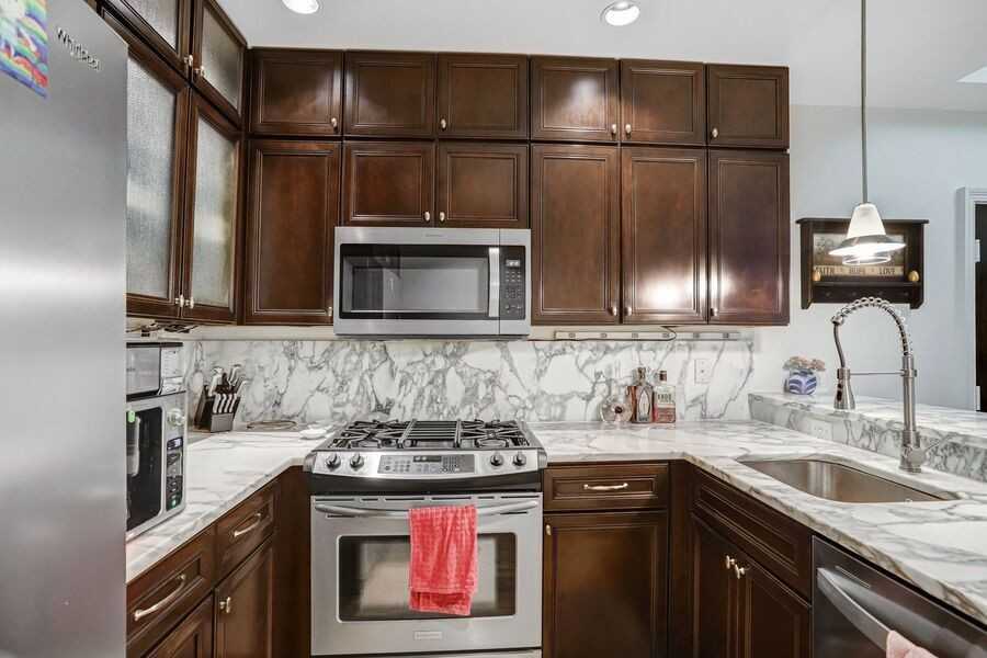 1323 Clifton St Nw #13 - Photo 7 of 34