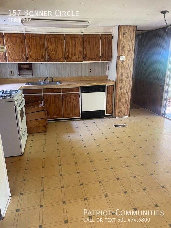 157 Bonner Cir - Photo 3 of 12