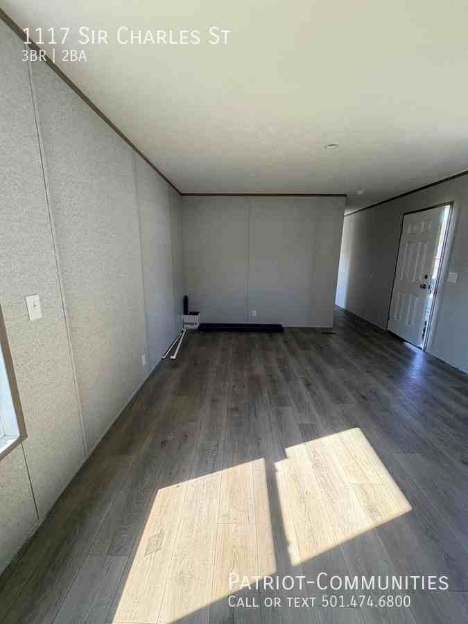 1117 Sir Charles St - Photo 6 of 14