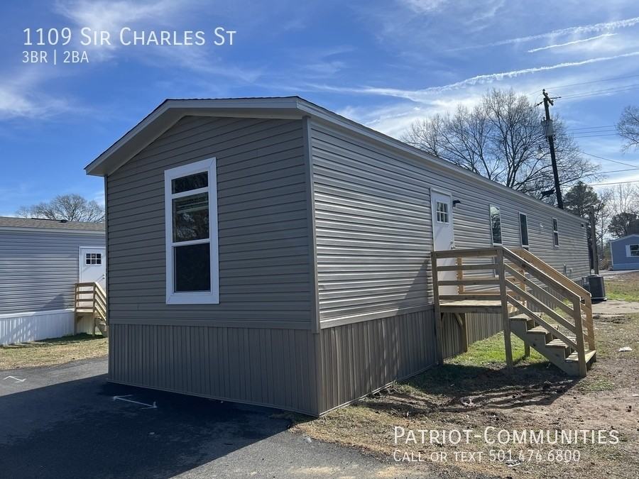 1109 Sir Charles St - Photo 2 of 22