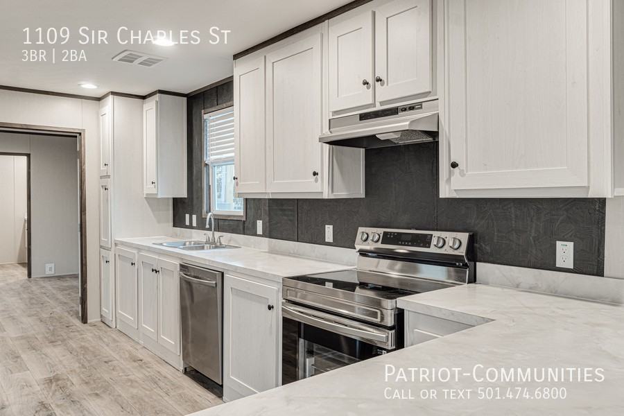 1109 Sir Charles St - Photo 6 of 22