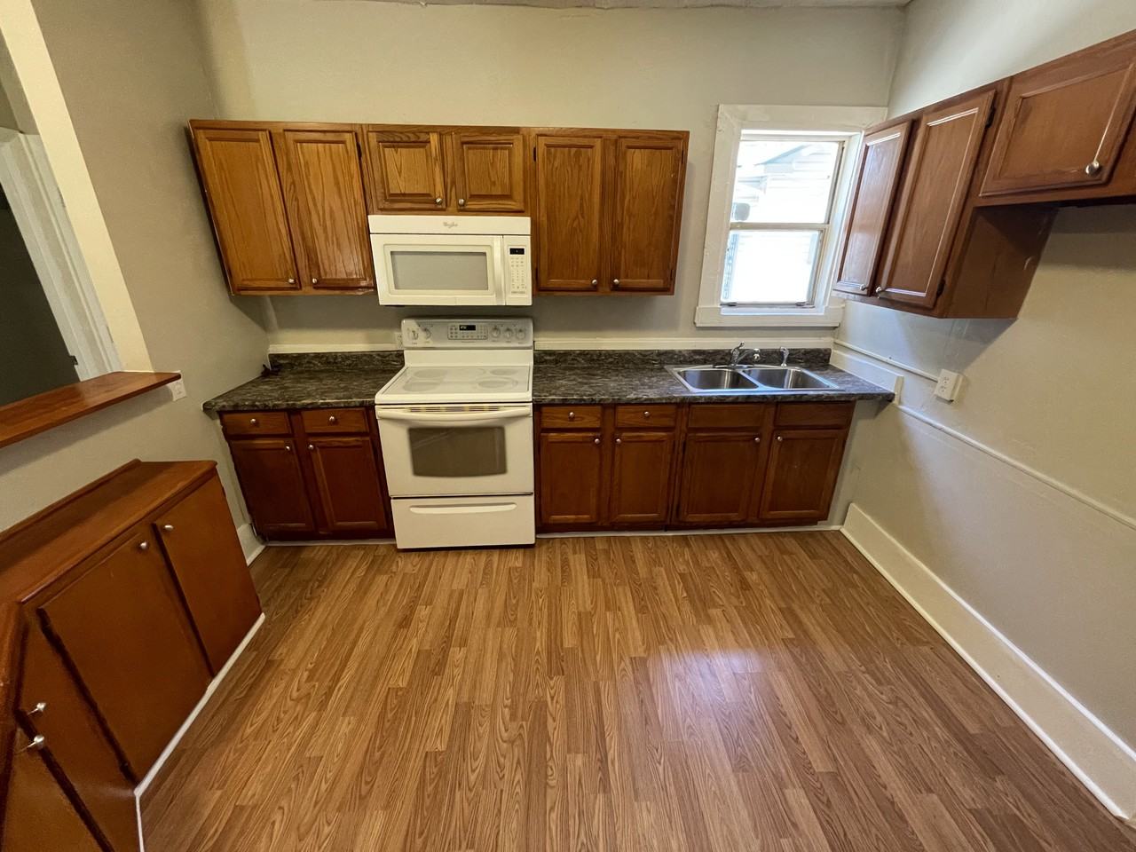 1804 W 5th St - Photo 4 of 14