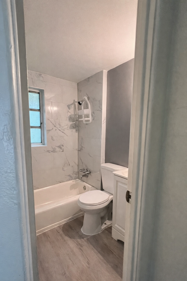 2217 W 39th St - Photo 4 of 5