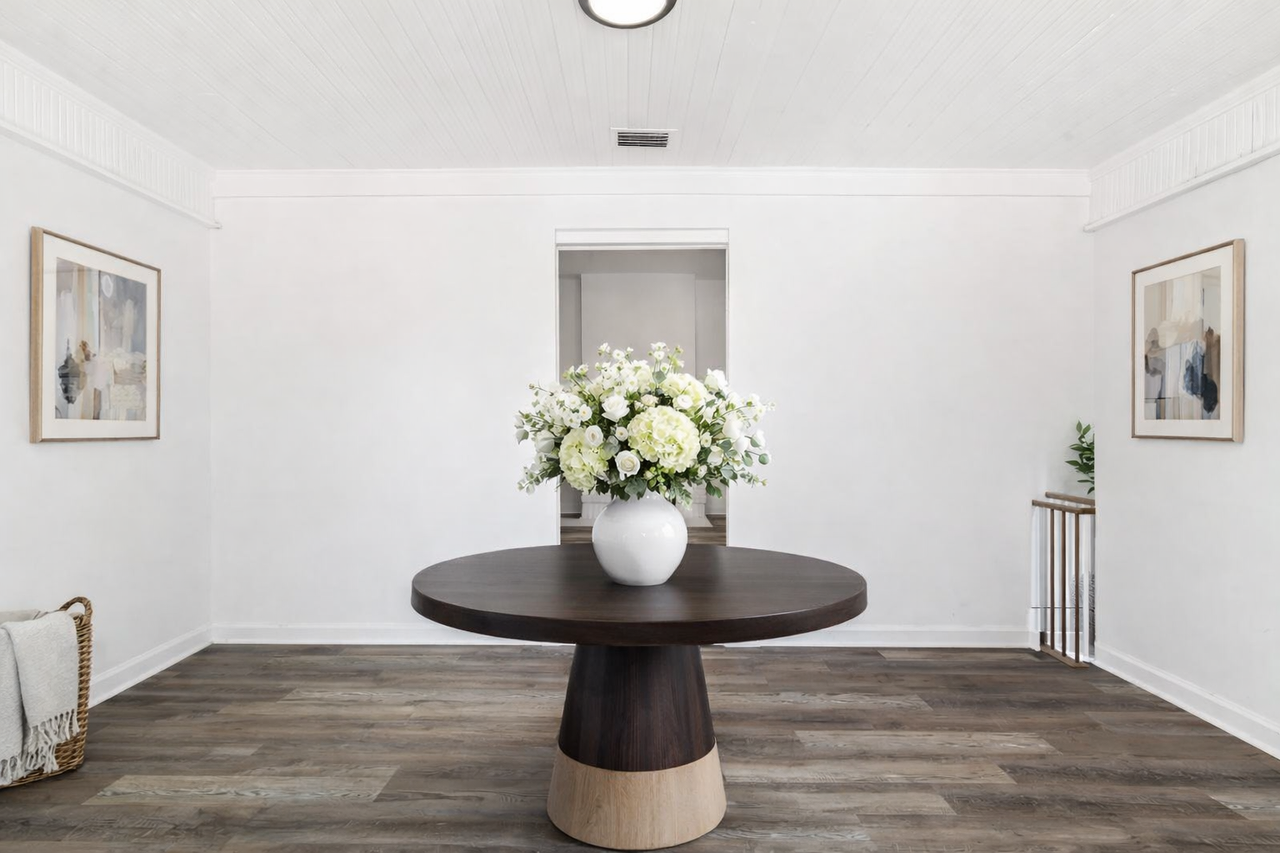 336 W 18th St - Photo 2 of 10