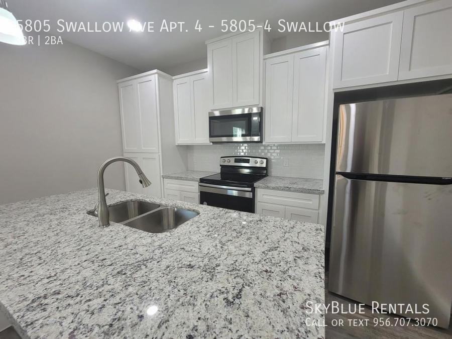 5805 Swallow Ave Apt 4 - Photo 3 of 29