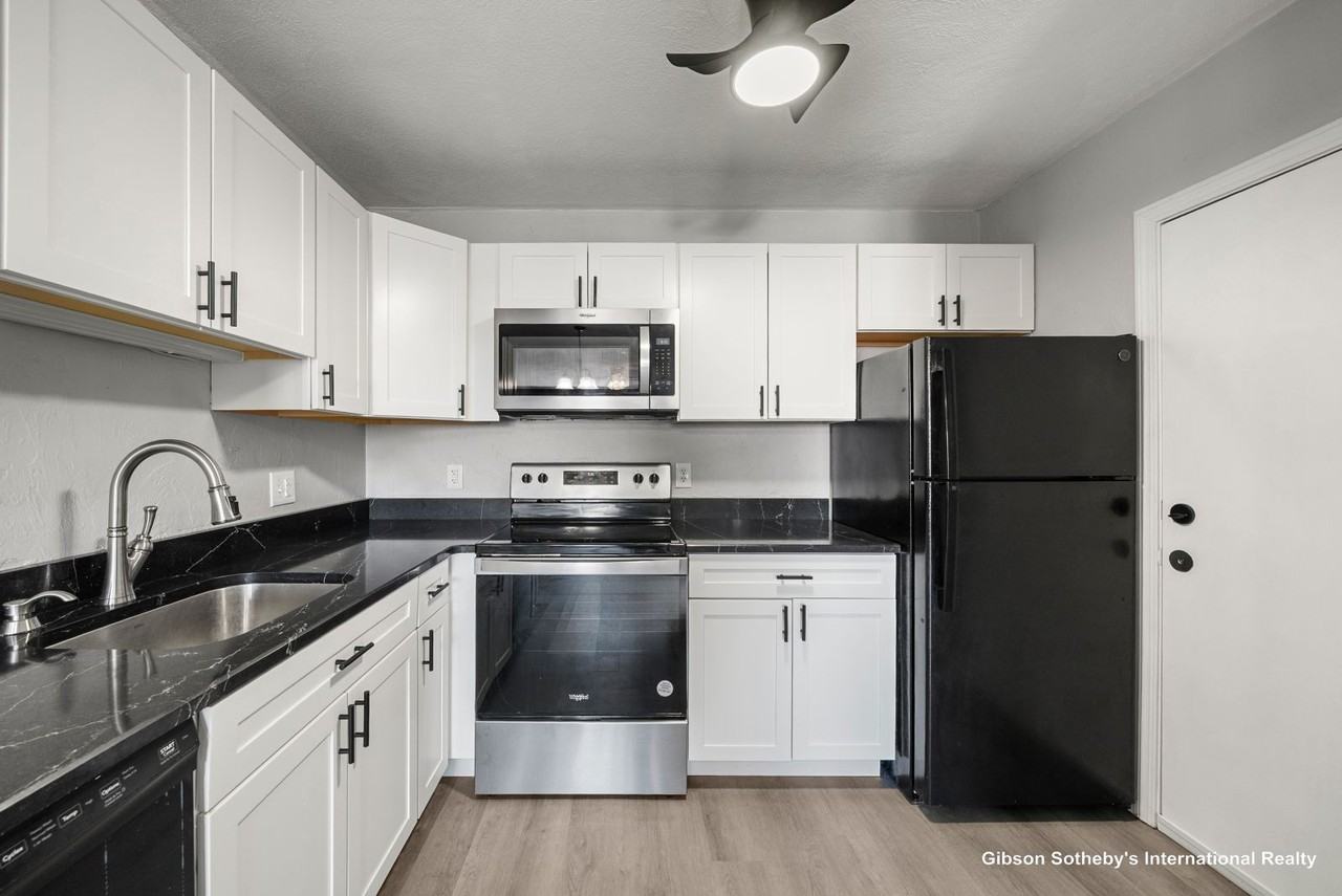 22 Irving St #15 - Photo 3 of 24