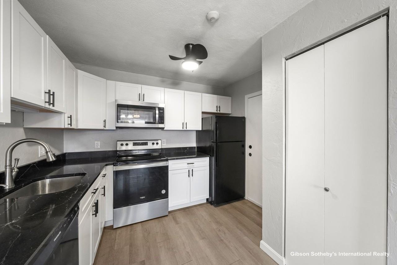 22 Irving St #15 - Photo 4 of 24