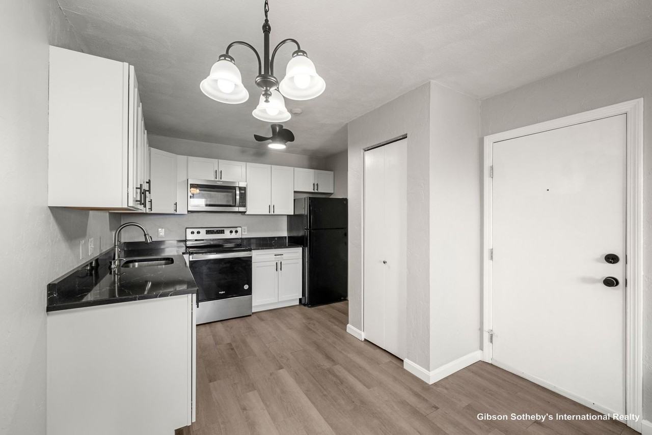 22 Irving St #15 - Photo 5 of 24