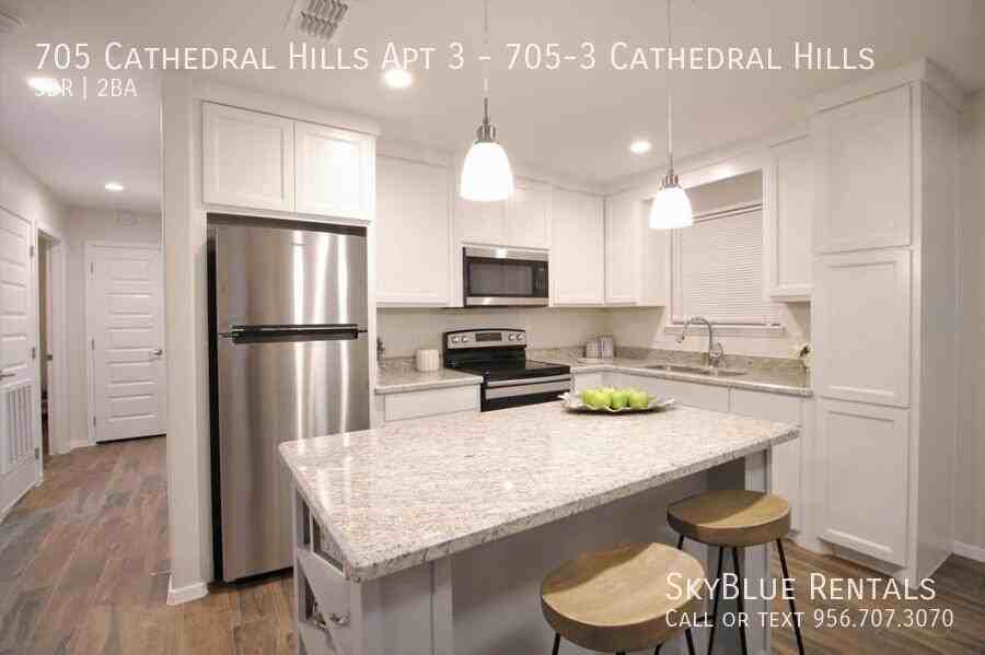 705 Cathedral Hl Apt 3 - Photo 4 of 12