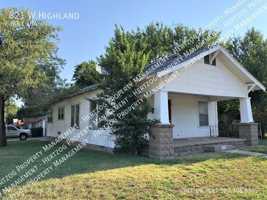 featured image of 821 W Highland Ave