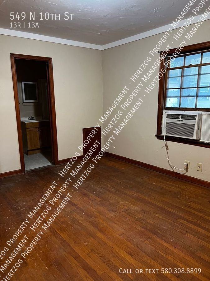 549 N 10th St - Photo 3 of 11