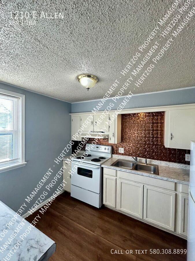 1210 E Allen - Photo 4 of 16