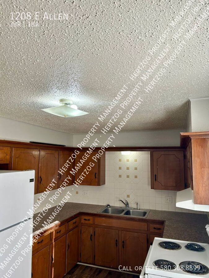 1208 E Allen - Photo 5 of 17