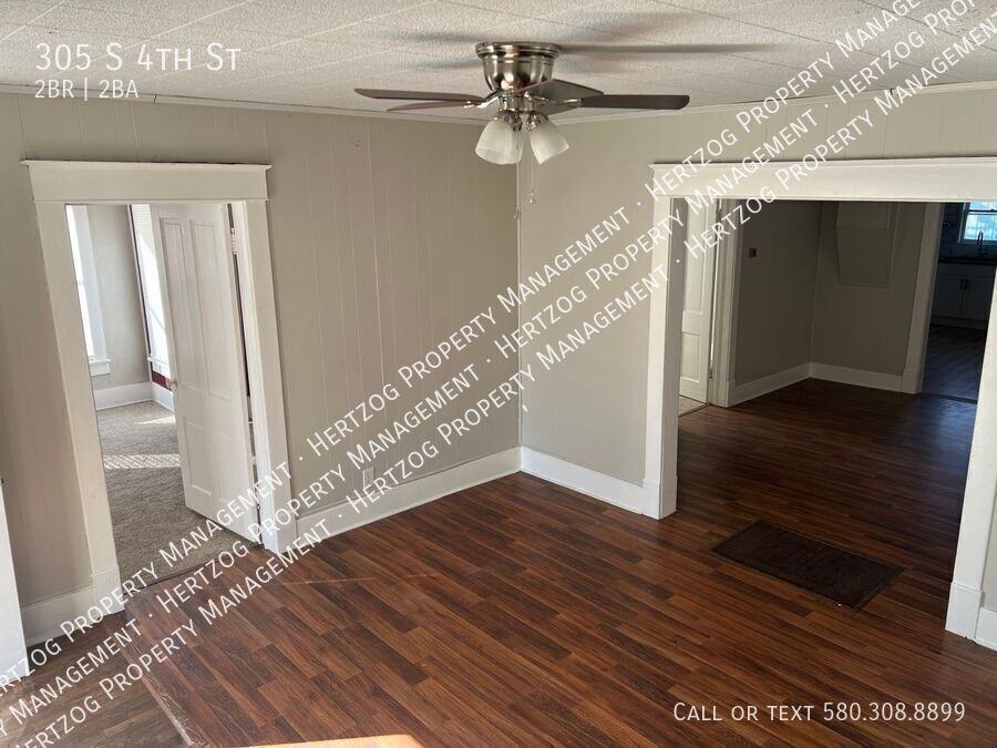 305 S 4th St - Photo 4 of 11