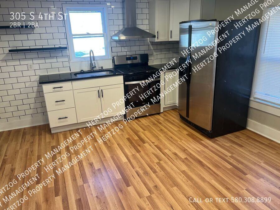 305 S 4th St - Photo 5 of 11