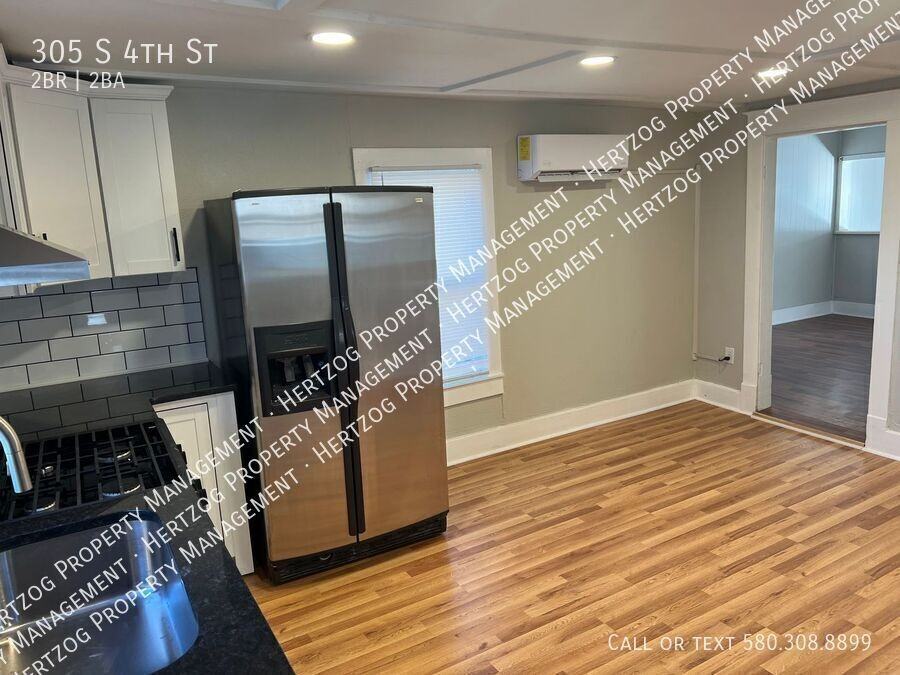 305 S 4th St - Photo 6 of 11