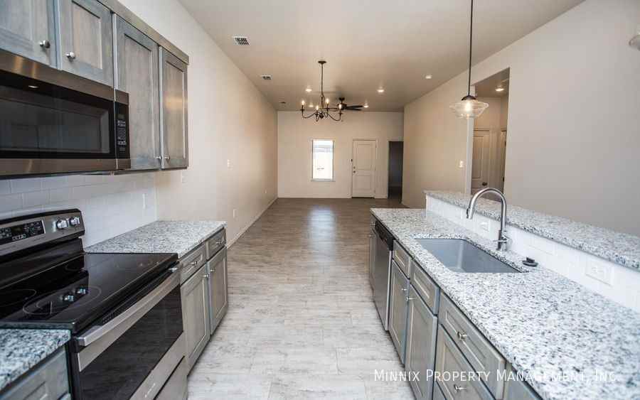 1104 N 7th St - Photo 6 of 33