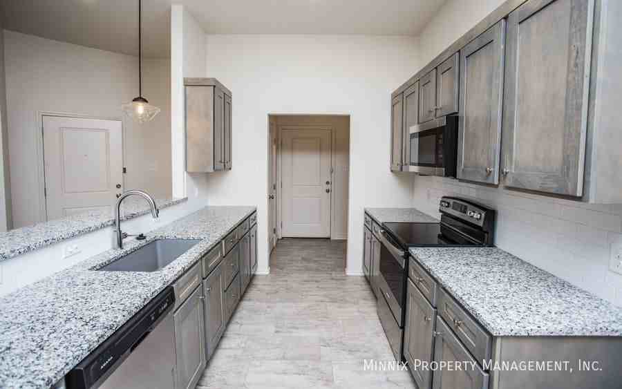 1104 N 7th St - Photo 7 of 33