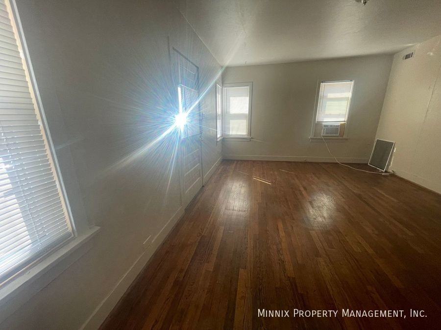 501 25th St - Photo 2 of 8