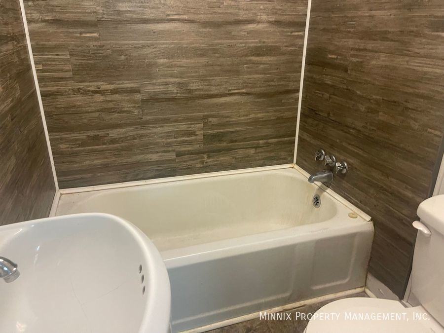 501 25th St - Photo 5 of 8