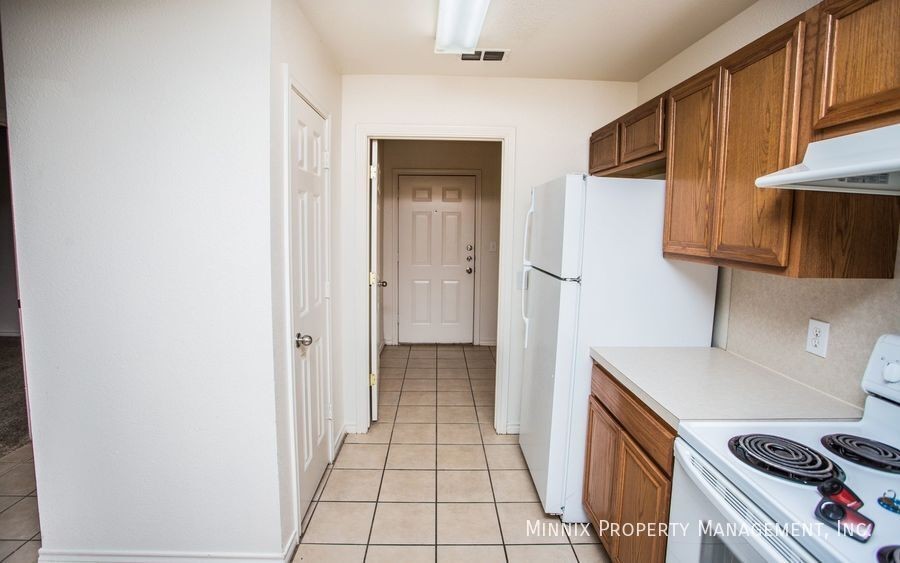 1206 N Bangor Ave #B1 - Photo 6 of 39