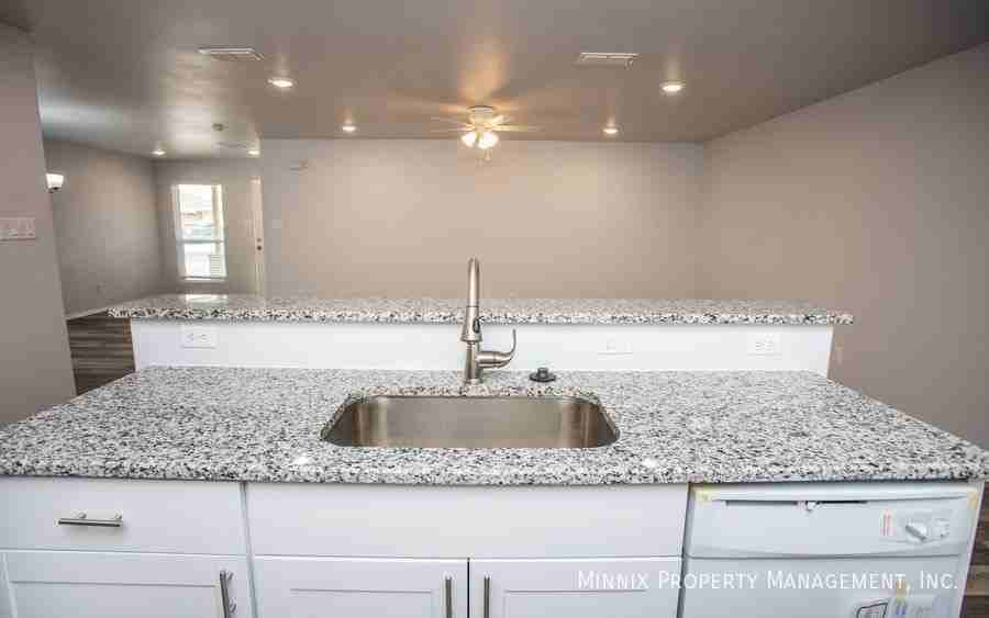 5601 Kemper St #B - Photo 2 of 32