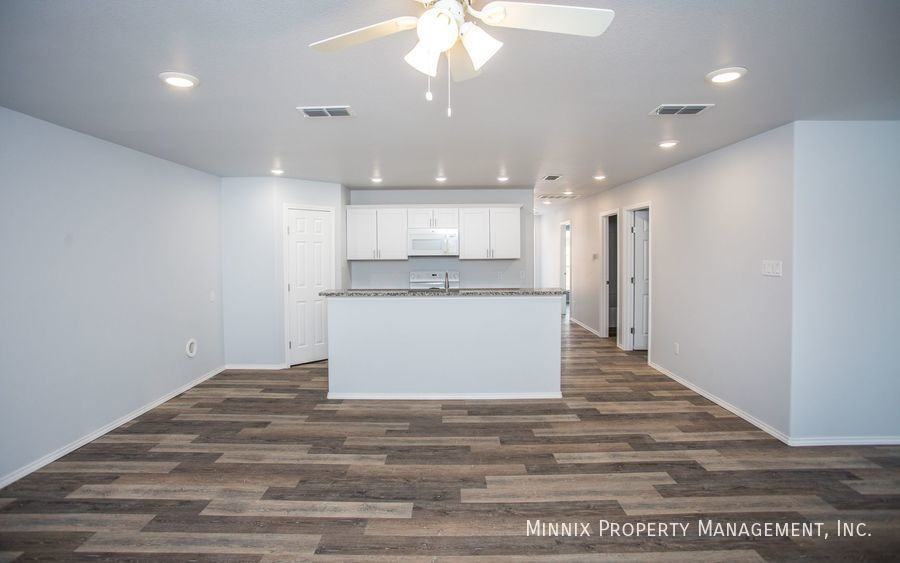 5601 Kemper St #B - Photo 6 of 32