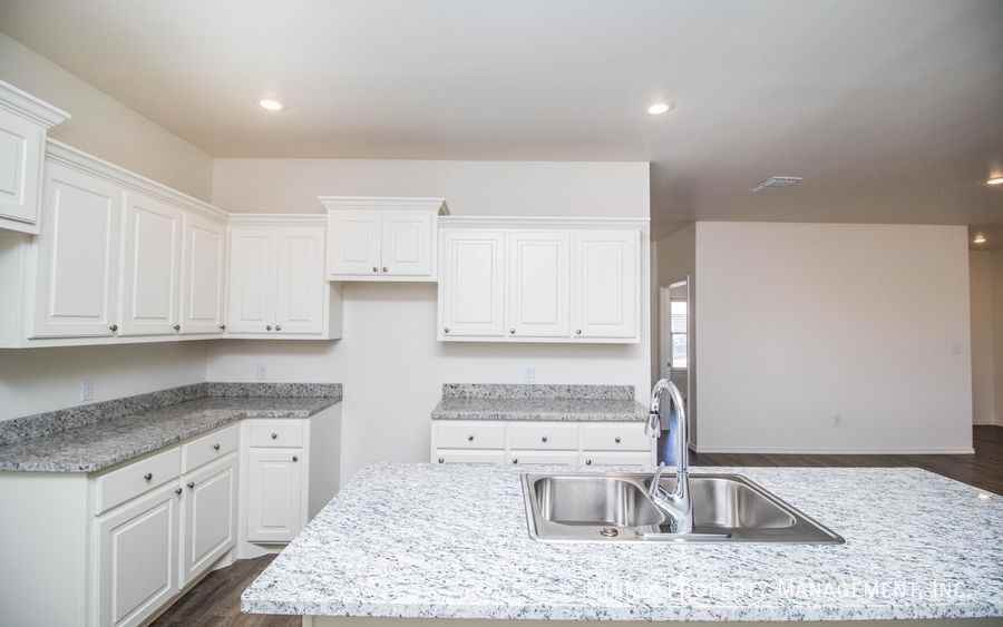 6916 21st St - Photo 7 of 26