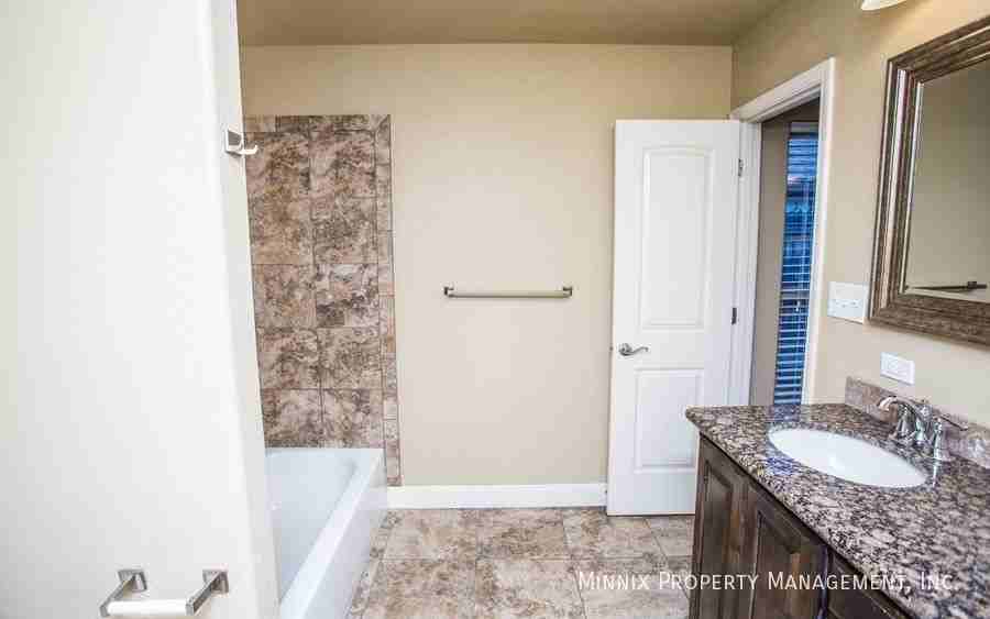 8821 13th St - Photo 4 of 38