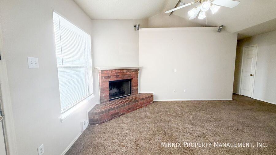 2713 109th St - Photo 5 of 24