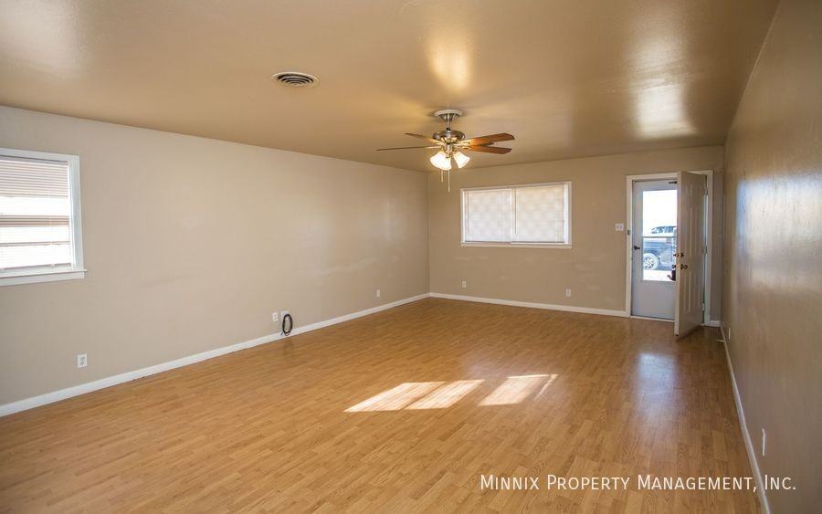 4425 31st St #B - Photo 2 of 6