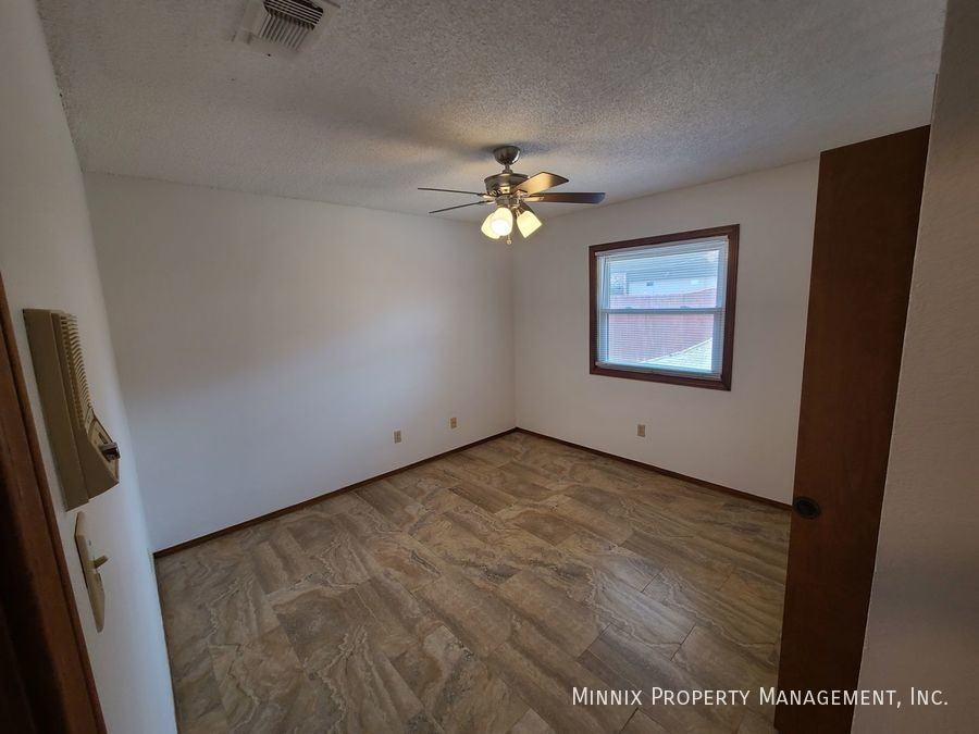 4005 Saint Andrews Dr - Photo 7 of 50