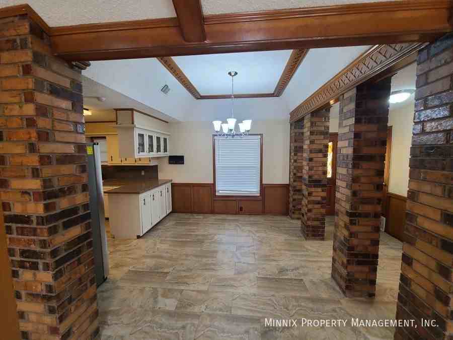 4005 Saint Andrews Dr - Photo 4 of 33