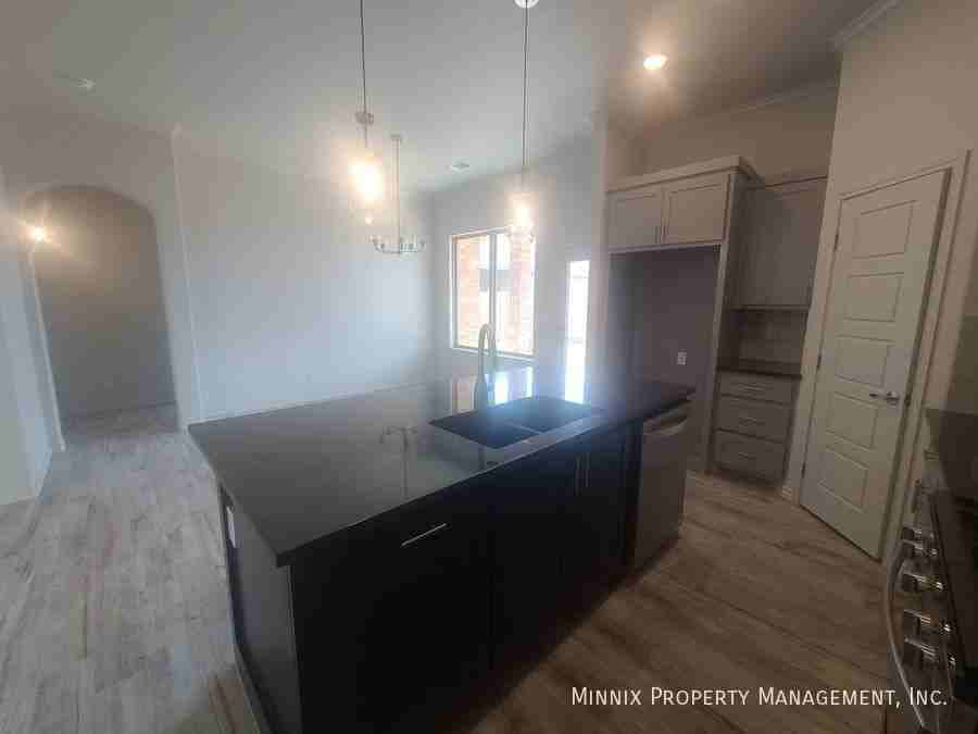 2105 Congress St - Photo 5 of 38