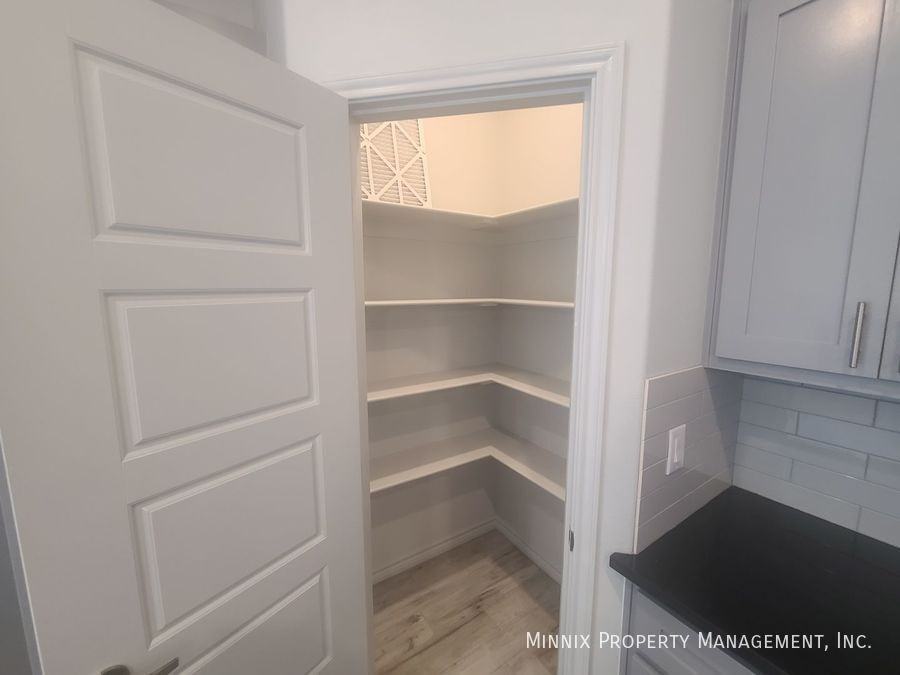 2105 Congress St - Photo 6 of 38