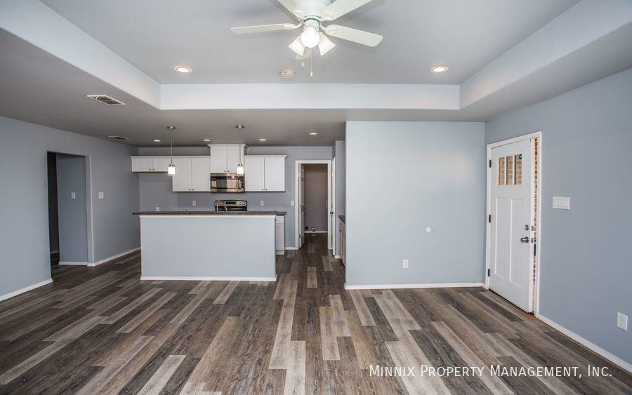 8416 11th St - Photo 3 of 37