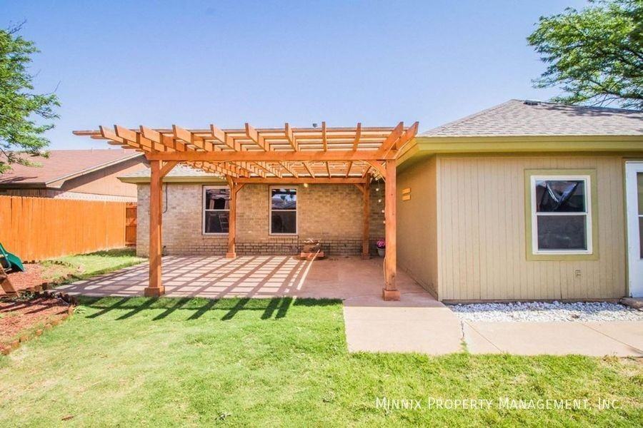 5741 Duke St - Photo 6 of 37