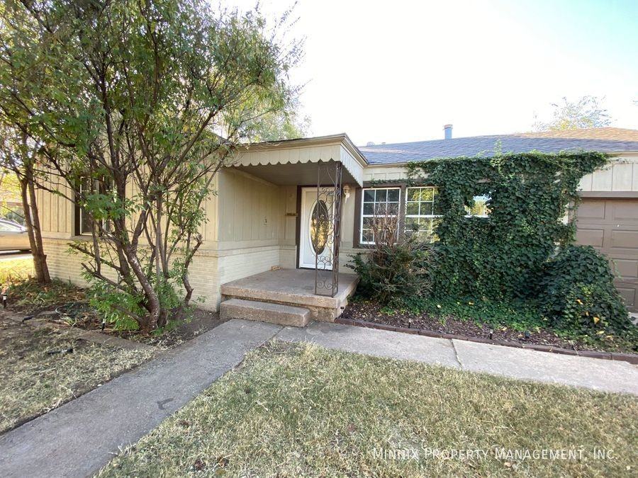 3007 32nd St - Photo 2 of 10