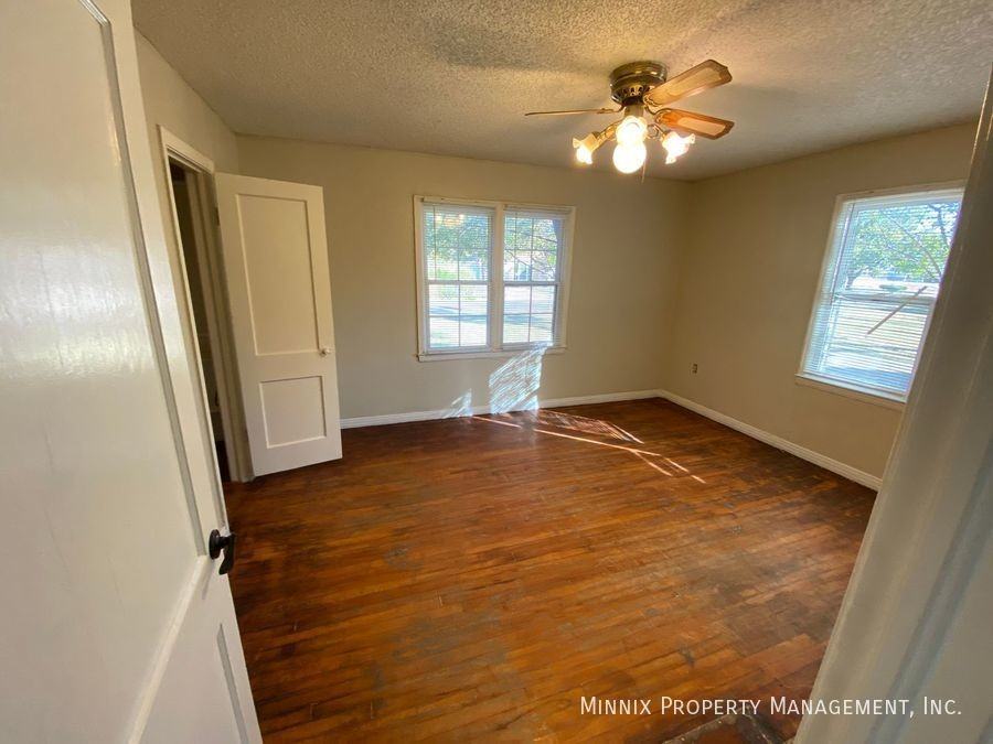 3007 32nd St - Photo 6 of 10