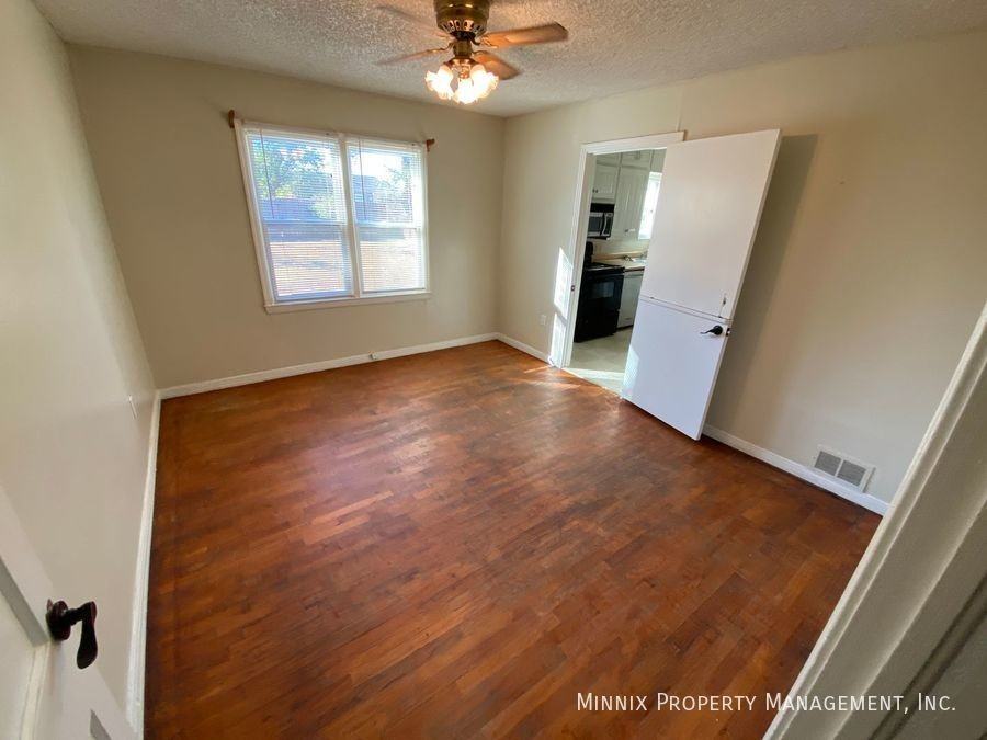 3007 32nd St - Photo 7 of 10